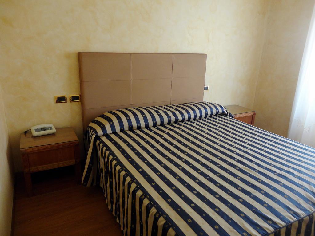 טרני Hotel De Paris מראה חיצוני תמונה