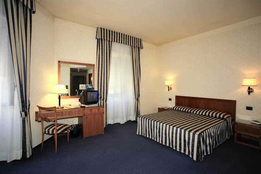 טרני Hotel De Paris מראה חיצוני תמונה