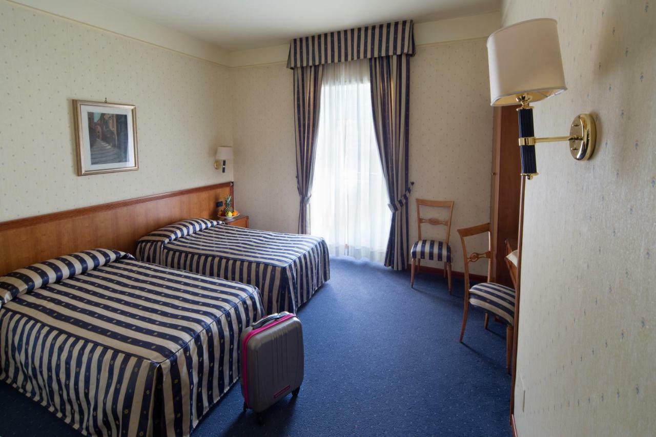 טרני Hotel De Paris מראה חיצוני תמונה