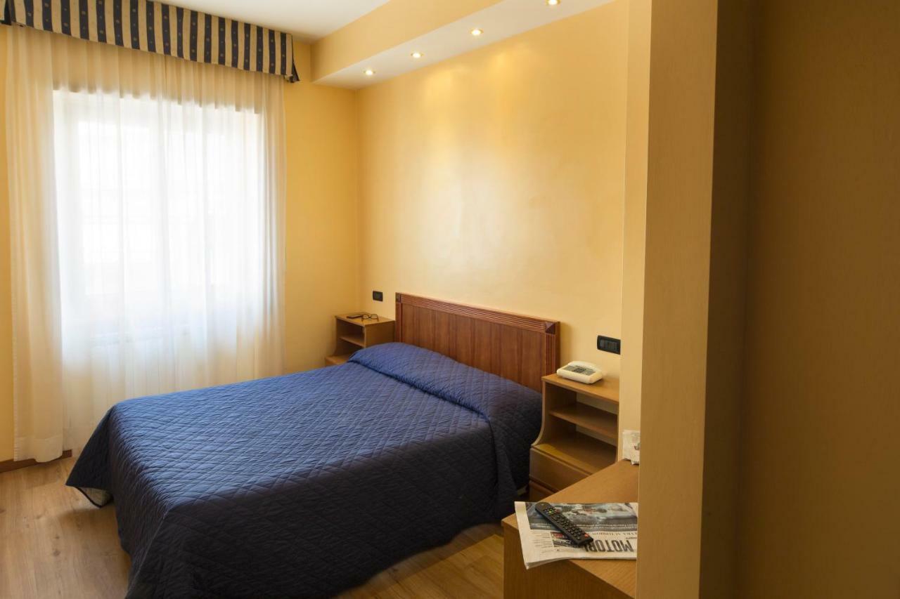 טרני Hotel De Paris מראה חיצוני תמונה